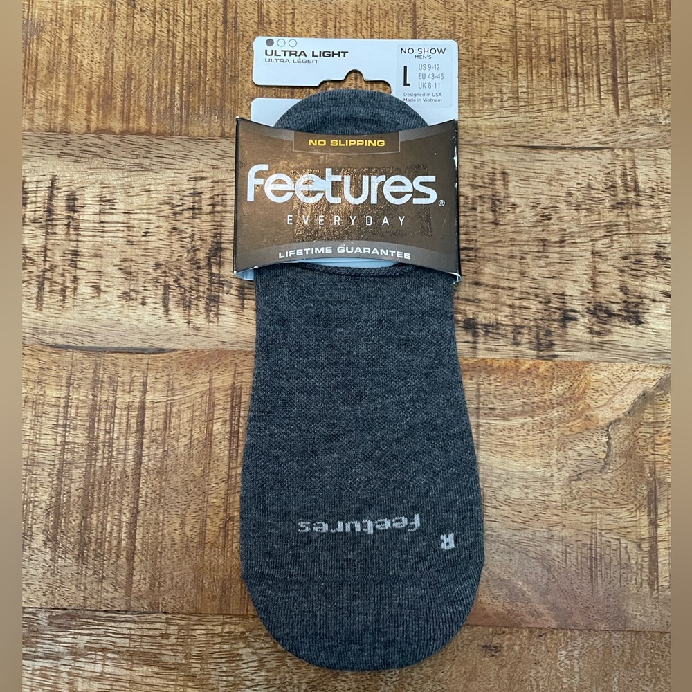 NWT Feetures Ultra Light Everyday No Show Socks